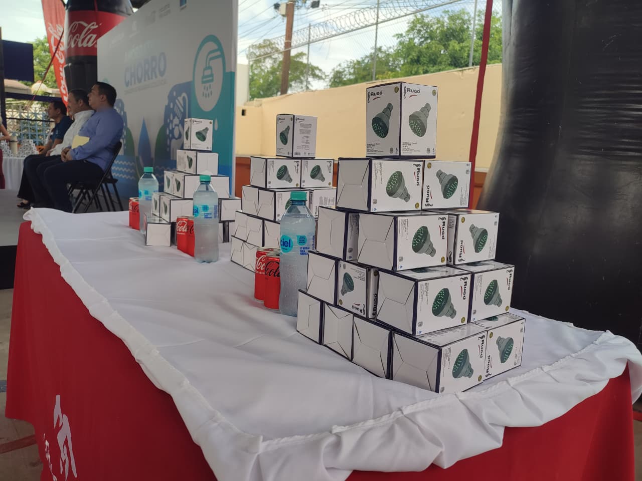 Donan al Gobierno de Mazatlán 1,500 regaderas ecológicas