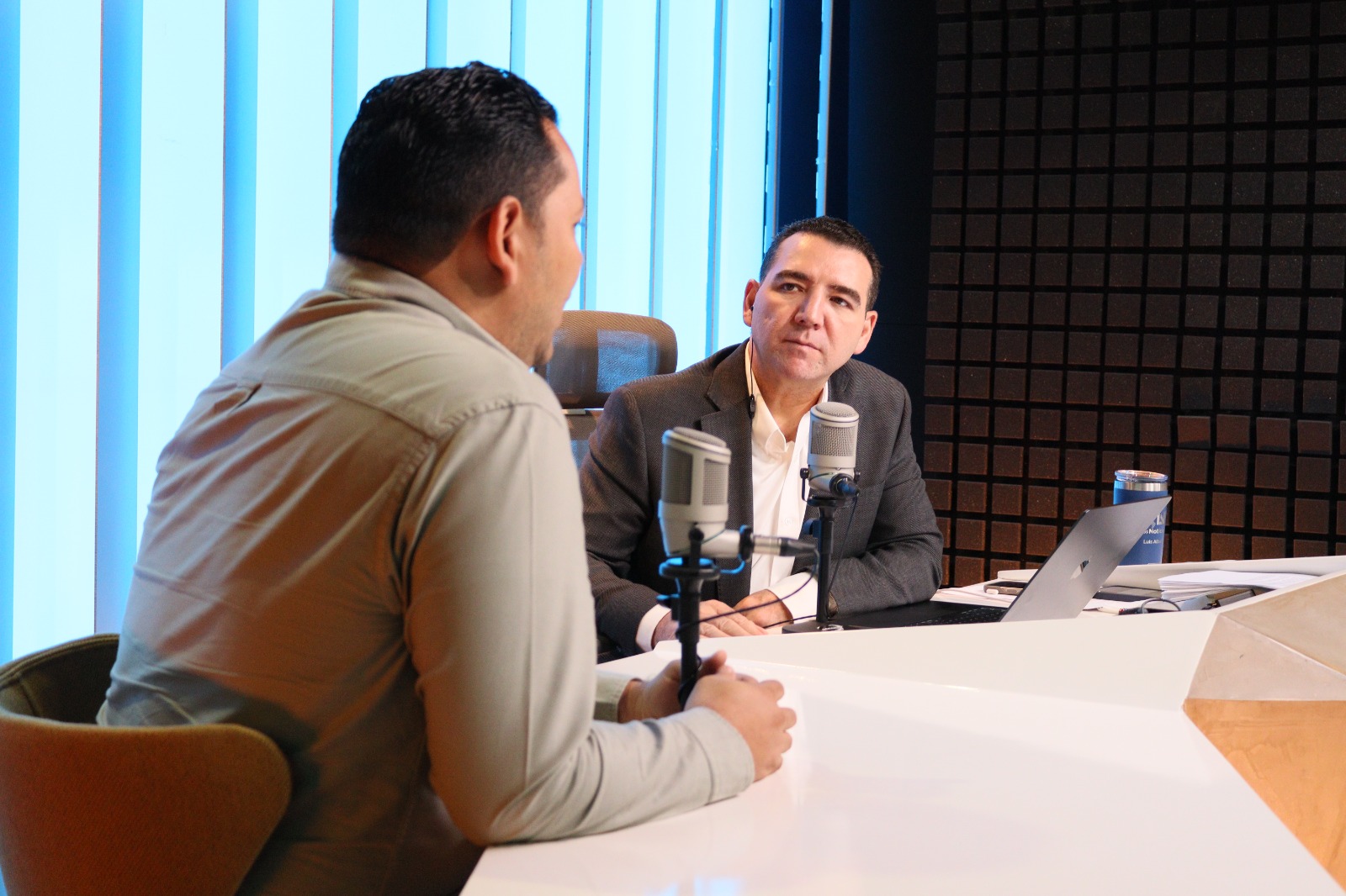 Edgar Barraza en entrevista en Los Noticieristas