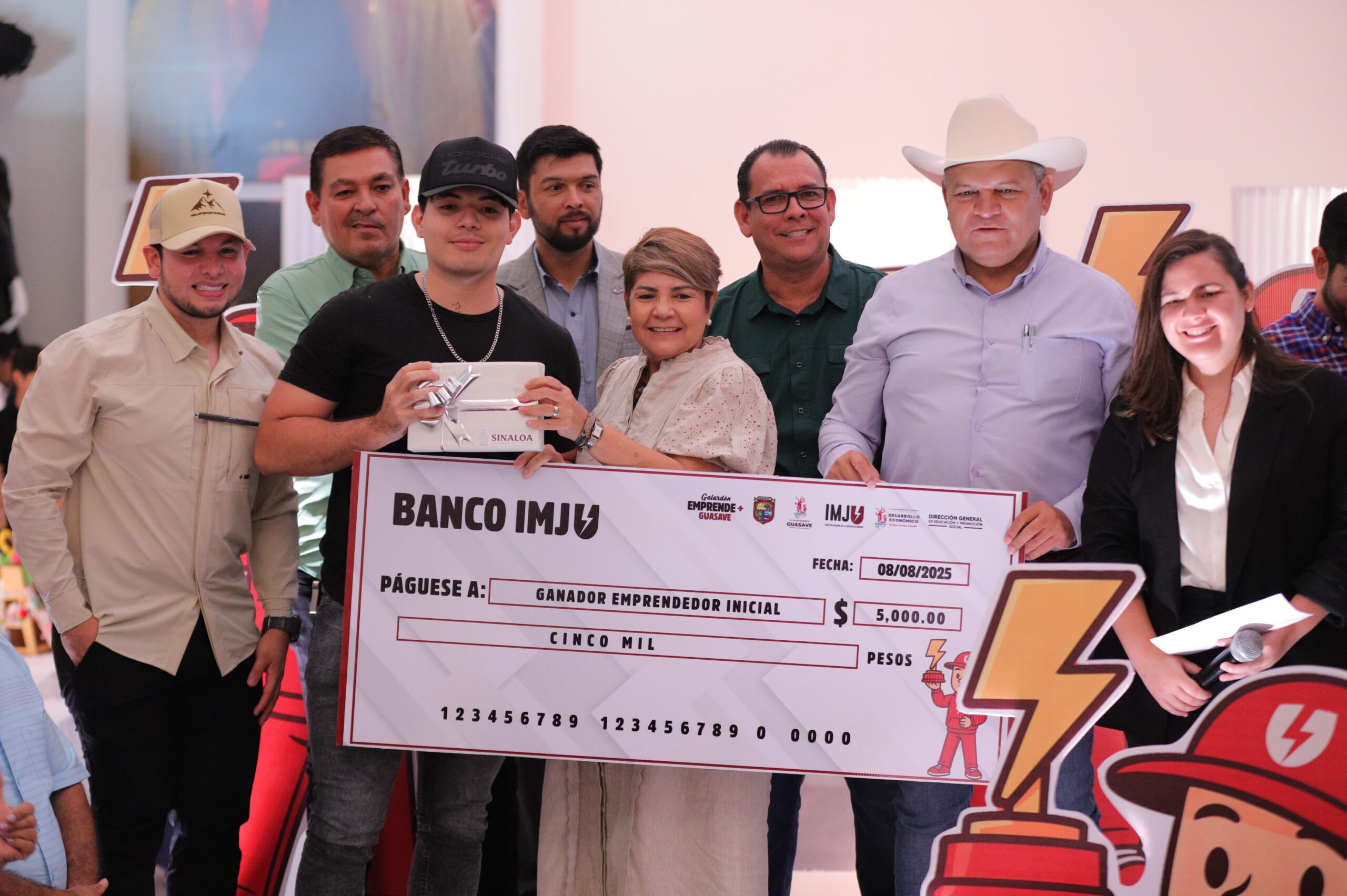 El Instituto de la Juventud Municipal reconoce a jóvenes con el Galardón Emprende + Guasave