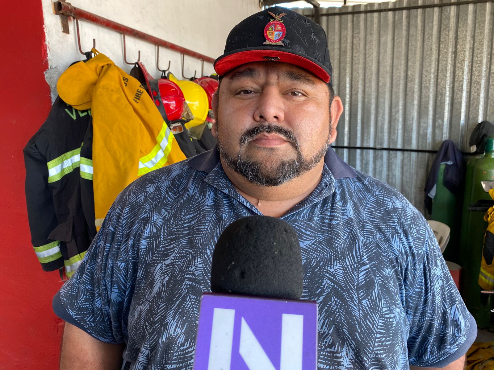 El comandante de Bomberos Veteranos de Mazatlán, Fernando Leyva Solís