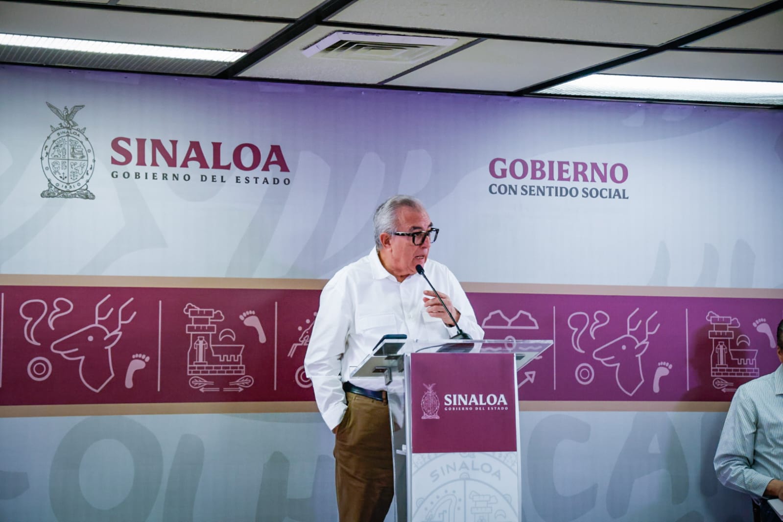 El gobernador de Sinaloa, Rubén Rocha Moya en su semanera