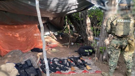 Elementos del Ejército Mexicano localizan y aseguran arsenal en Elota