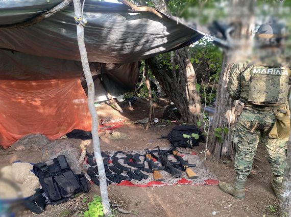 Elementos del Ejército Mexicano localizan y aseguran arsenal en Elota