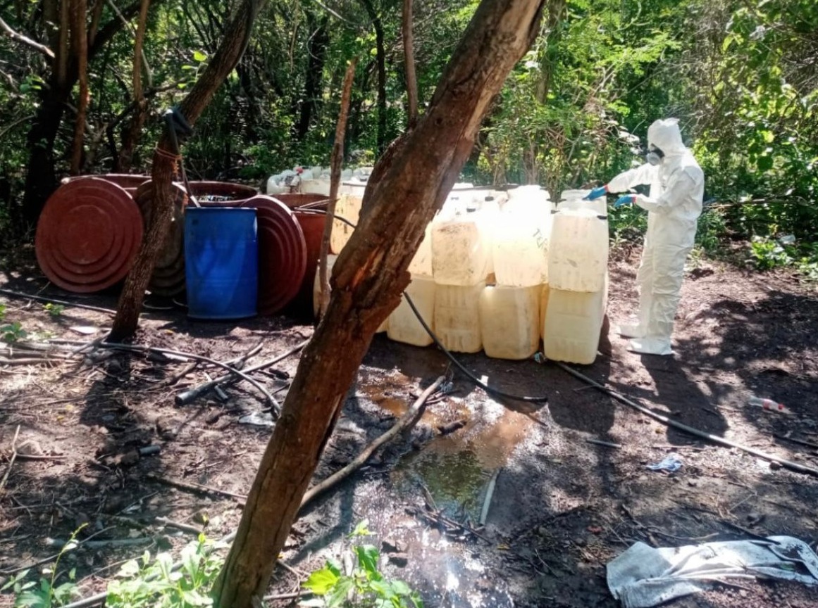 En Culiacán y Mocorito, aseguran tres narcolaboratorios para la fabricación de drogas