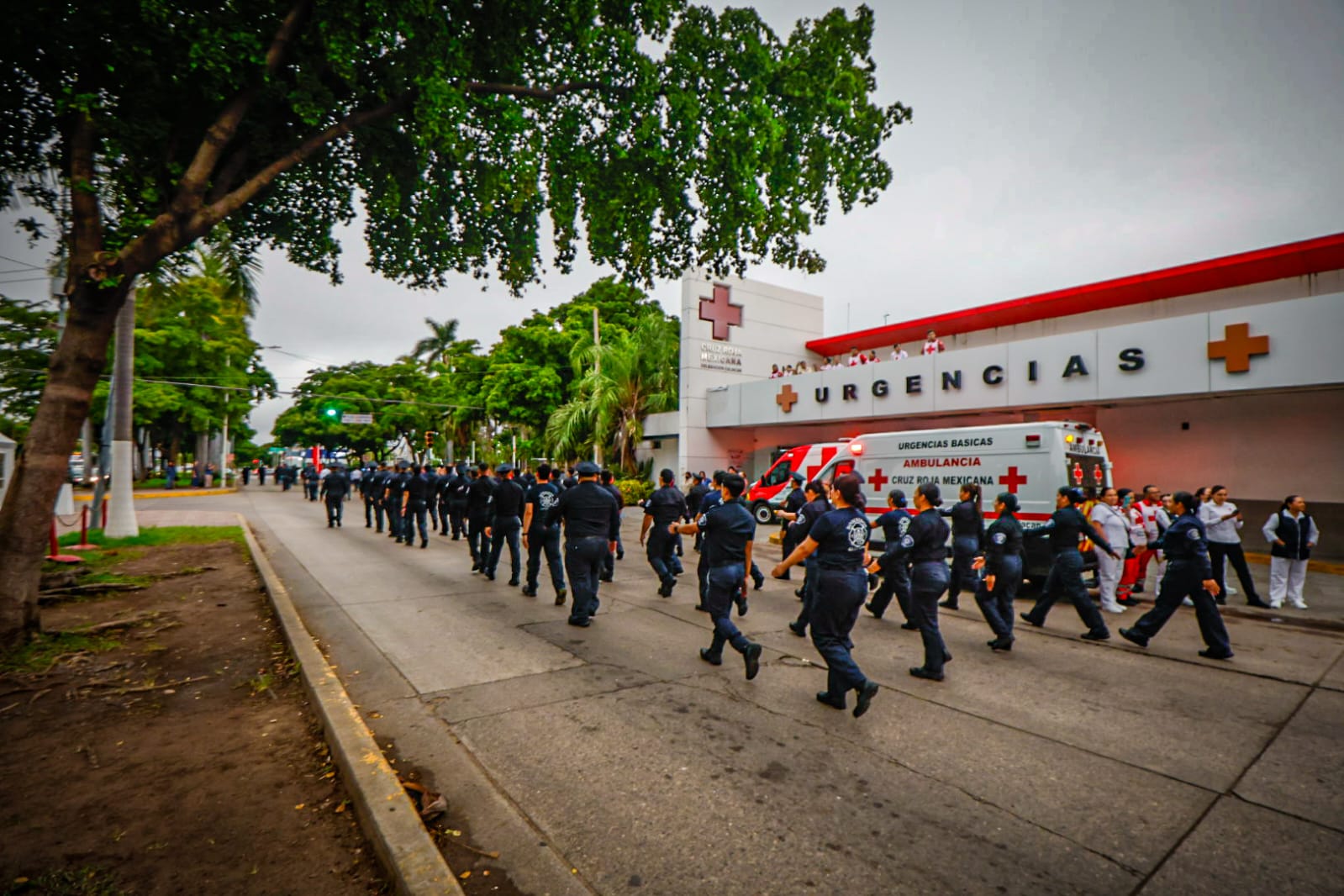 En su día, bomberos agradecen a Dios por un año más de vida prestando sus servicios