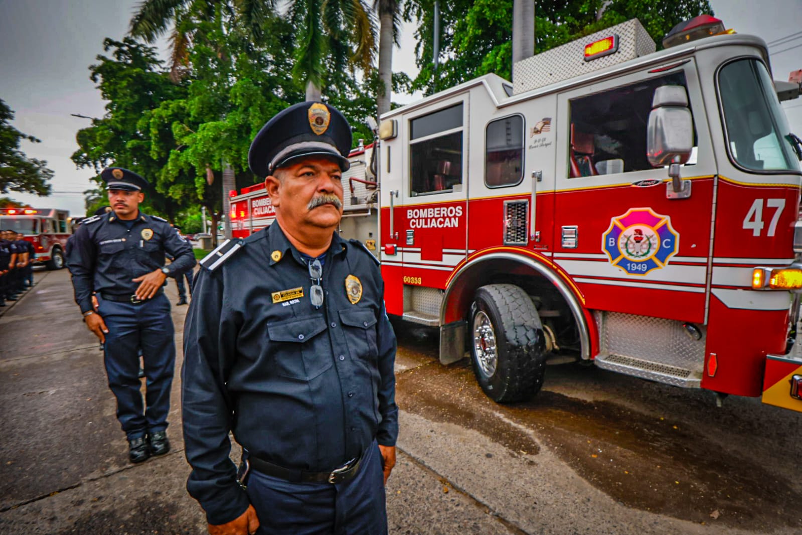 En su día, bomberos agradecen a Dios por un año más de vida prestando sus servicios