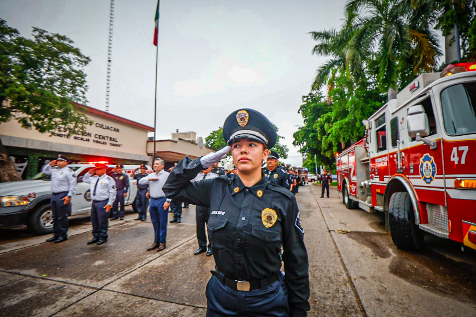 En su día, bomberos agradecen a Dios por un año más de vida prestando sus servicios