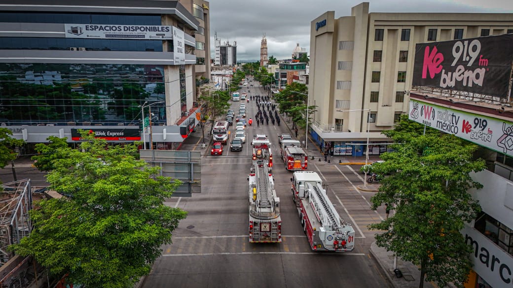 En su día, bomberos agradecen a Dios por un año más de vida prestando sus servicios