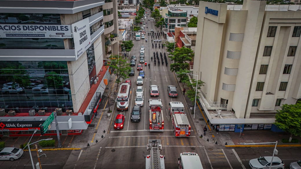 En su día, bomberos agradecen a Dios por un año más de vida prestando sus servicios