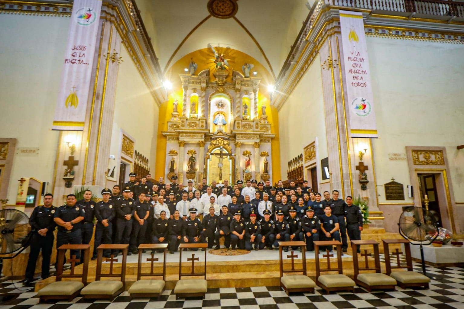 En su día, bomberos agradecen a Dios por un año más de vida prestando sus servicios