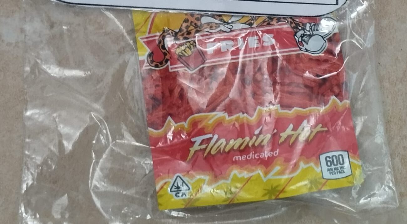 Encuentran droga en frituras y barras de chocolate
