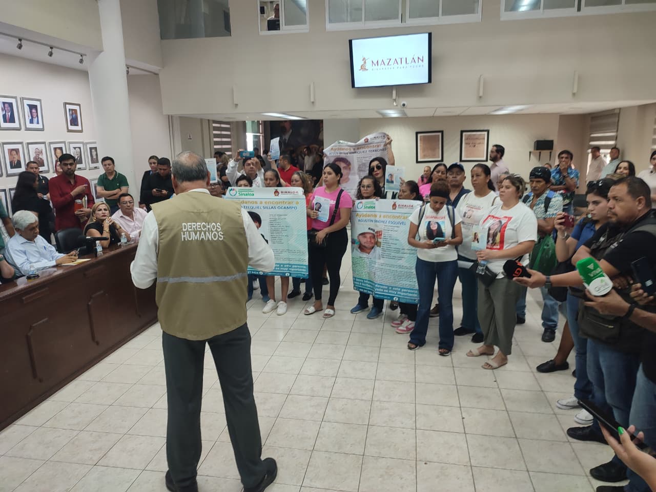 Familiares de desaparecidos en el Ayuntamiento de Mazatlán