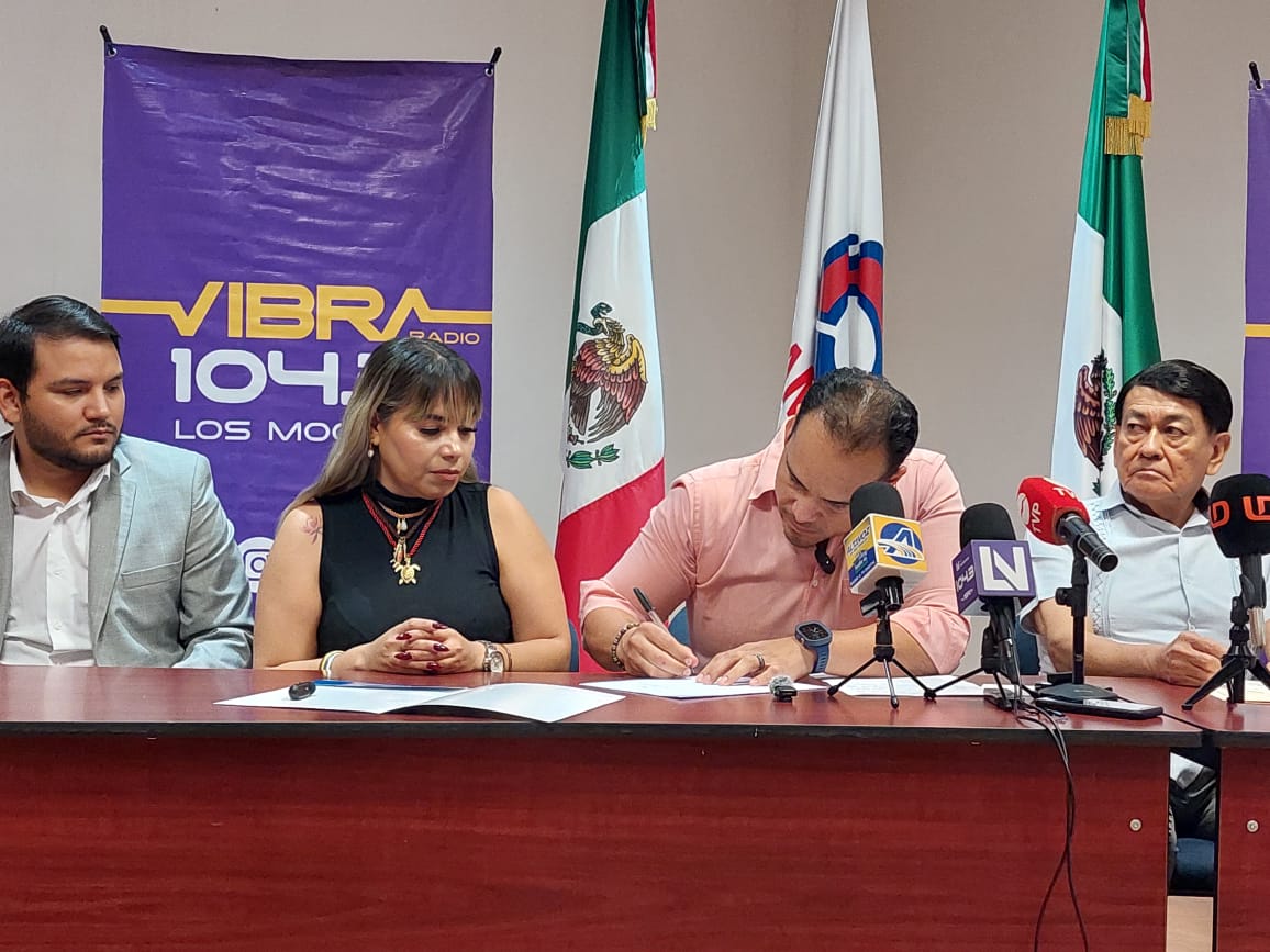 Firman Canacintra y Linguatec convenio para impulsar aprendizaje de idiomas en Los Mochis