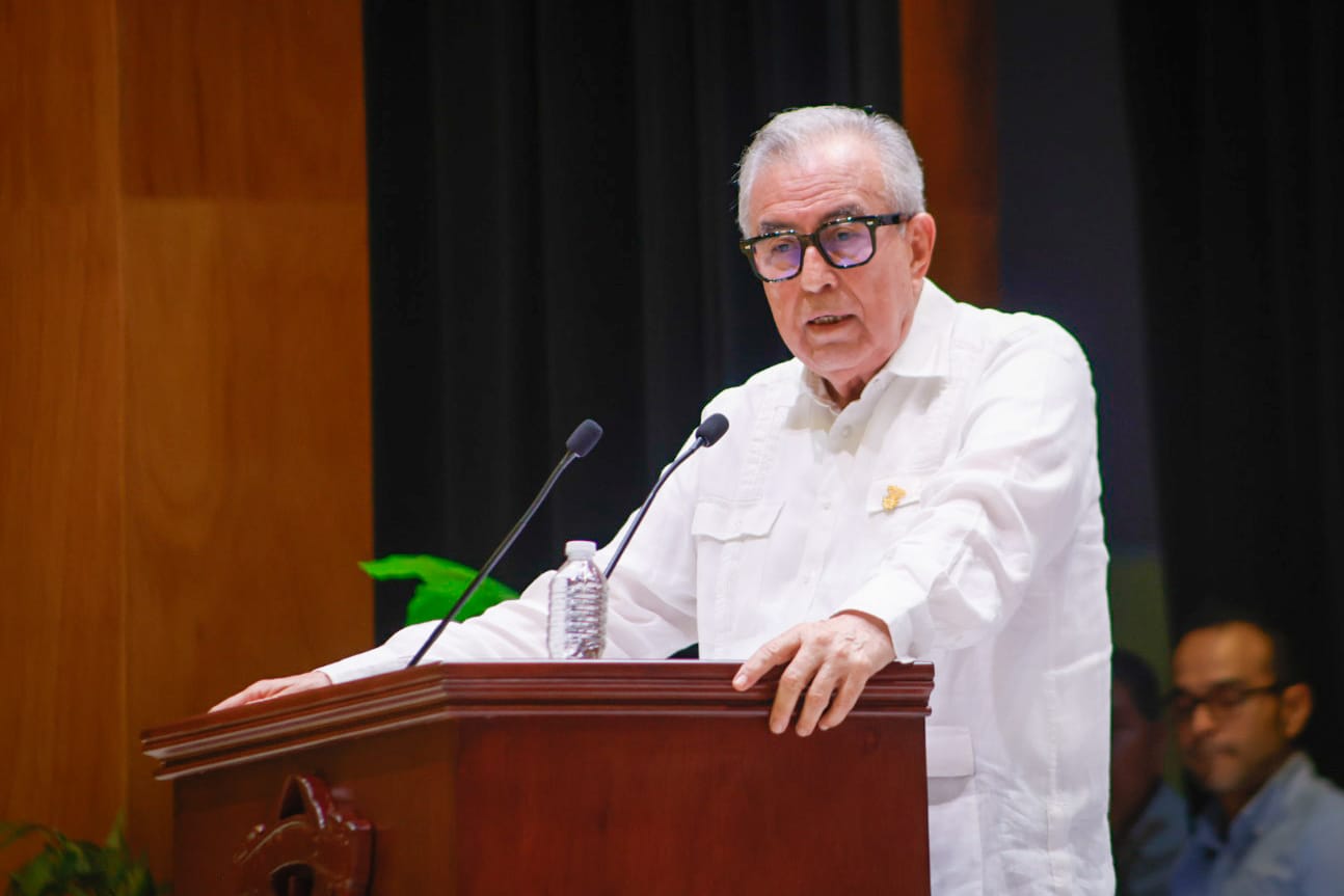 Gobernador de Sinaloa, Rubén Rocha Moy en evento de la UAS