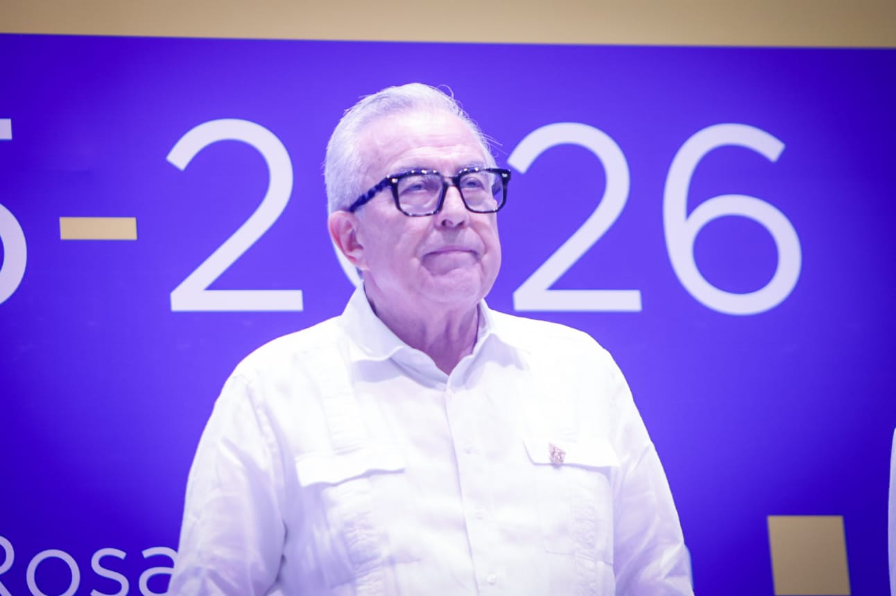Gobernador de Sinaloa, Rubén Rocha Moy en evento de la UAS