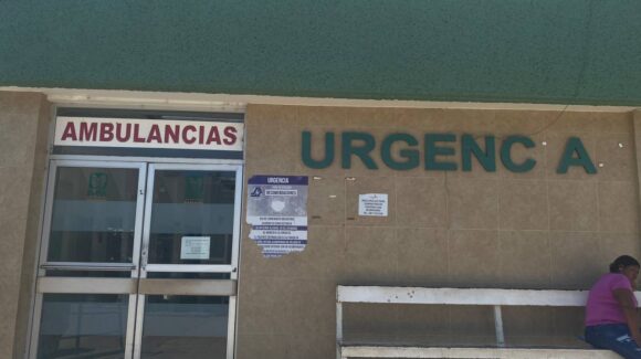 “Es un sufrimiento” no funciona el aire acondicionado en el IMSS Bienestar Guasave