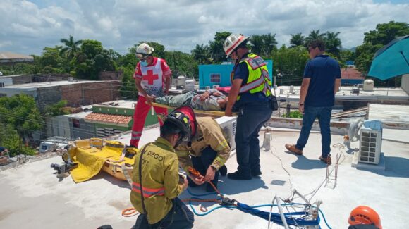 Joven sufre descarga eléctrica mientras trabajaba en azotea en Mazatlán