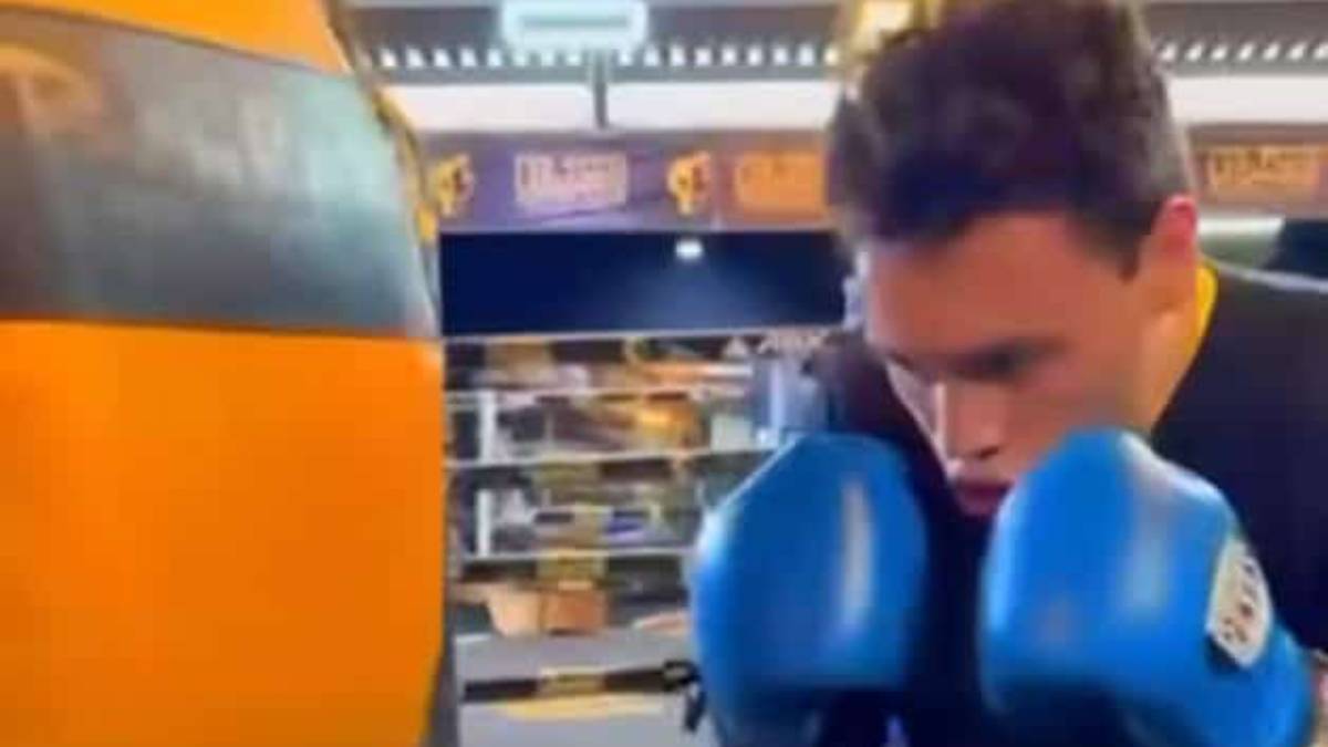 Julio César Chávez Jr, se pone a entrenar en gimnasio de Hermosillo