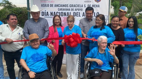 La Caravana del “Día del Abuelo” llevó alegría y música de banda en Guasave
