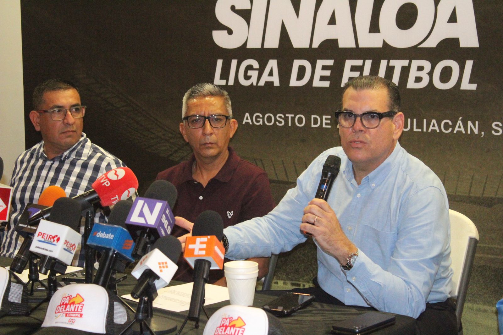 organizadores de la Liga Periodistica de Futbo Pa Delante Sinaloa