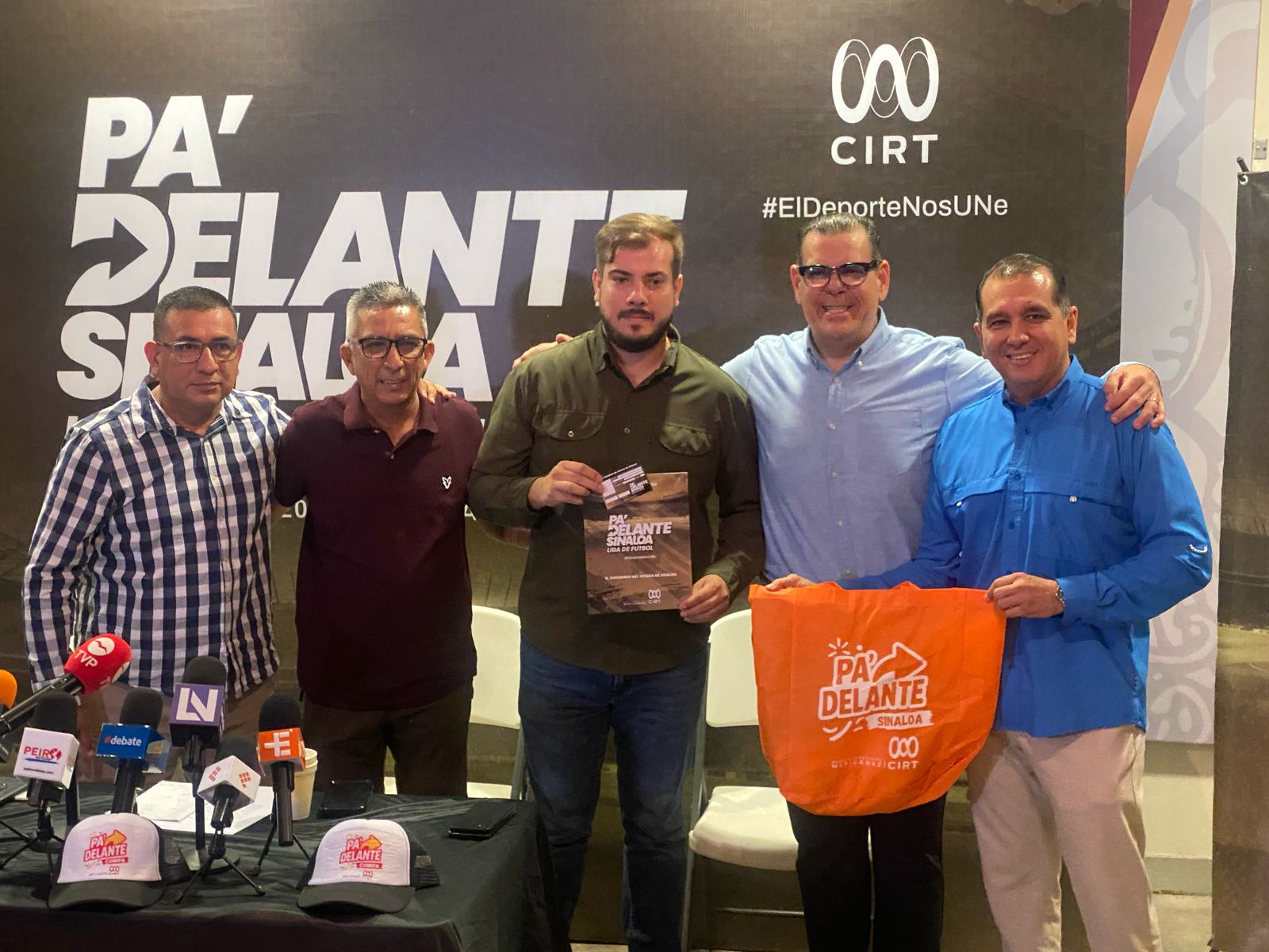 organizadores de la Liga Periodistica de Futbo Pa Delante Sinaloa
