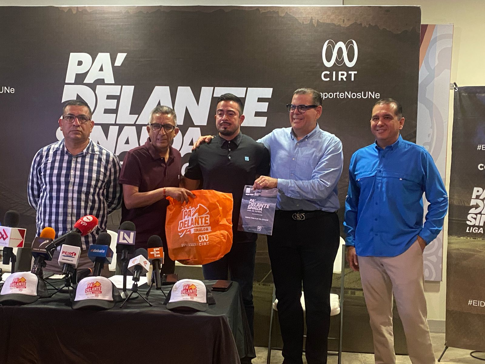 organizadores de la Liga Periodistica de Futbo Pa Delante Sinaloa