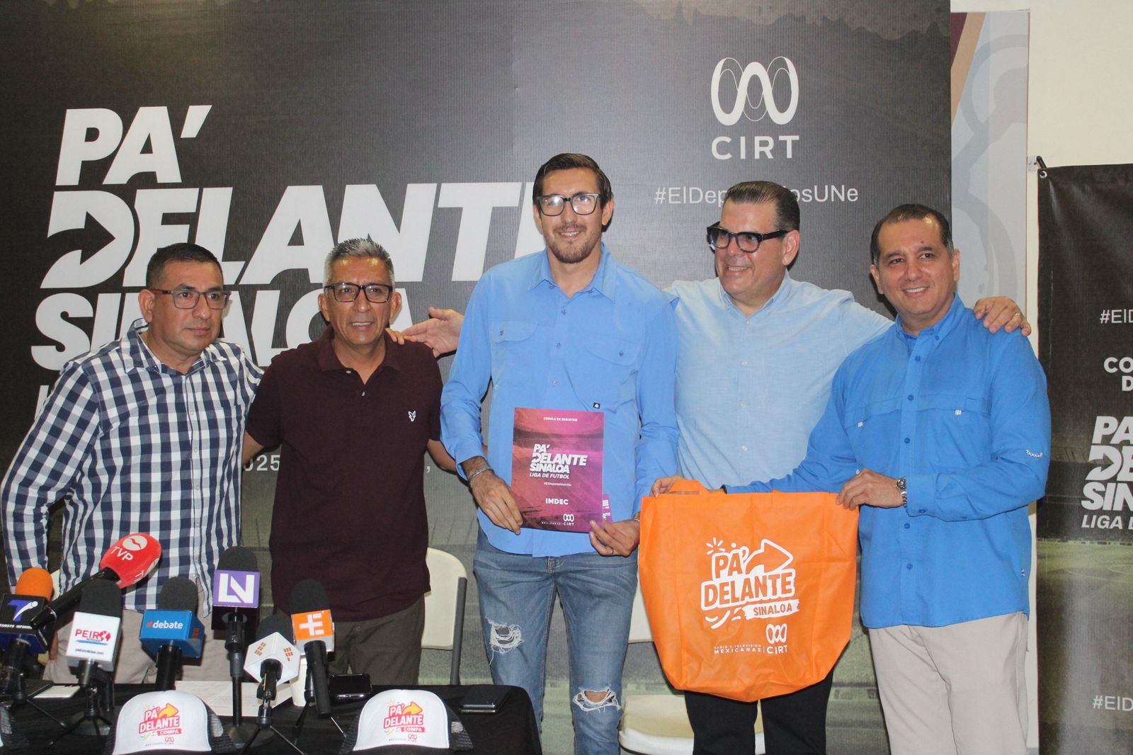 organizadores de la Liga Periodistica de Futbo Pa Delante Sinaloa