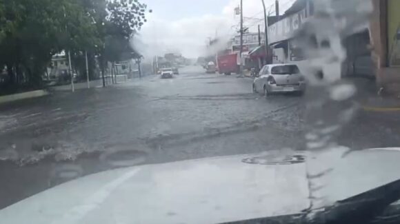 Monzón, ondas tropicales y vaguadas provocarán intensas lluvias en gran parte de México