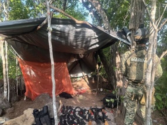 Localiza marina arsenal y desmantelan campamento durante operativo en Elota