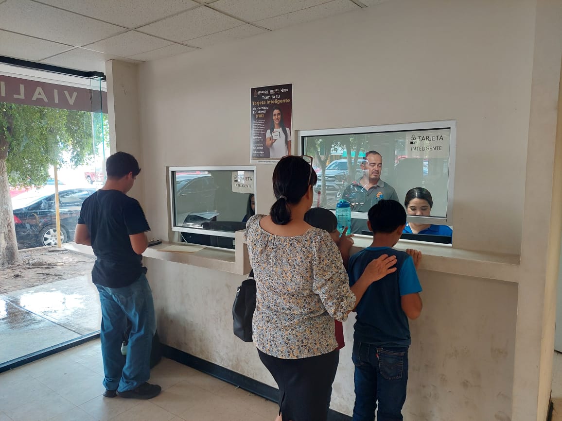 Madres de familia tramitan tarjeta de descuento para transporte