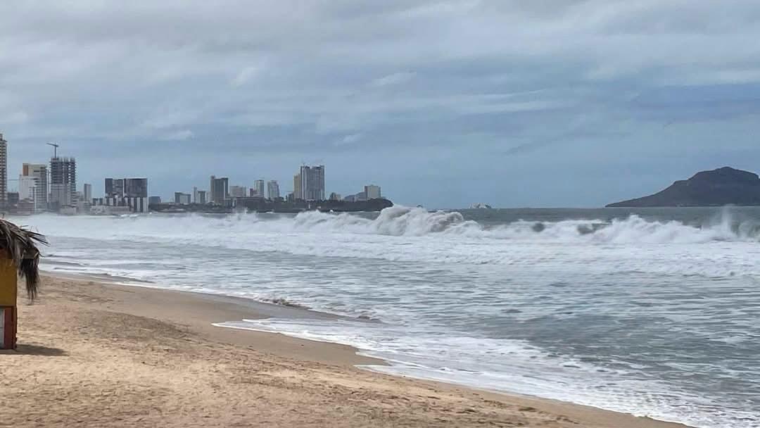 Mar de Fondo en Mazatlán, alertan a bañistas