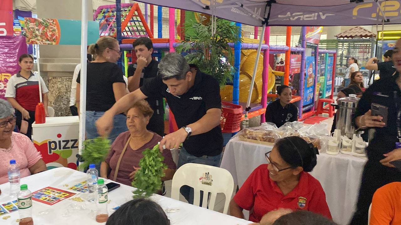 Mariconcho y la lotería conquistan el corazón de los locales con diversión y premios por todos lados