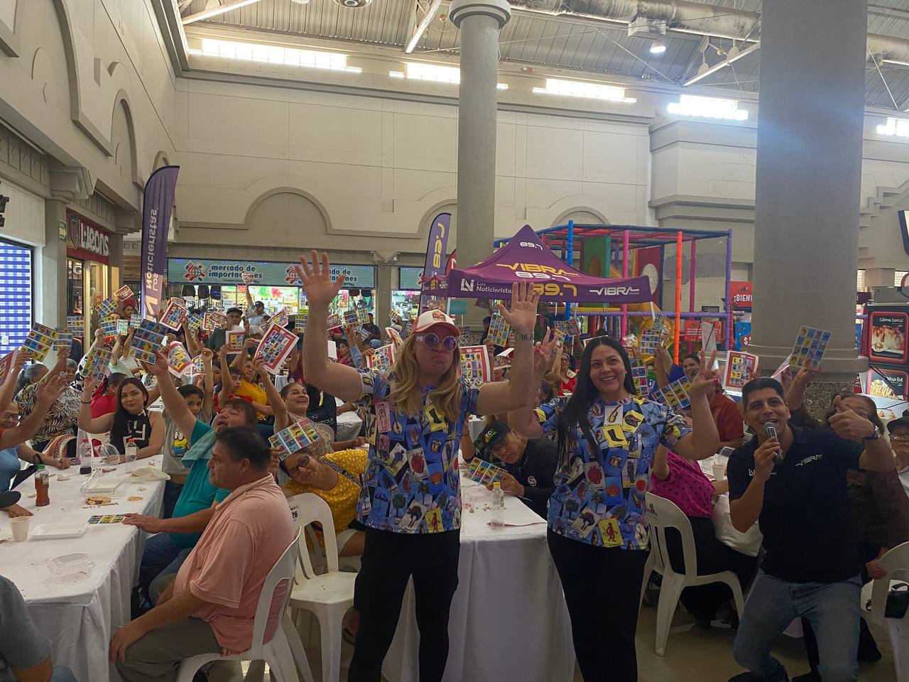 Mariconcho y la lotería conquistan el corazón de los locales con diversión y premios por todos lados
