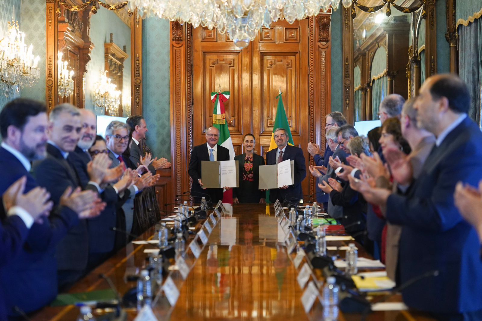 México y Brasil estrechan lazos Sheinbaum recibe a Geraldo Alckmin en Palacio Nacional.