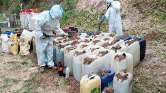 Militares destruyen 4 áreas de almacenamiento de material y un ‘narcolaboratorio’ en Culiacán