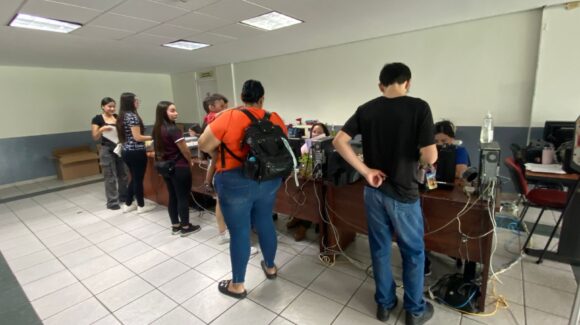 Se registra baja afluencia de estudiantes en módulos para tramitar TIIE para descuento en transporte público