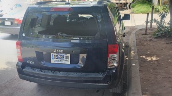 Motociclista se impacta contra el  cristal de una vagoneta en la colonia Álamos 1, en Los Mochis