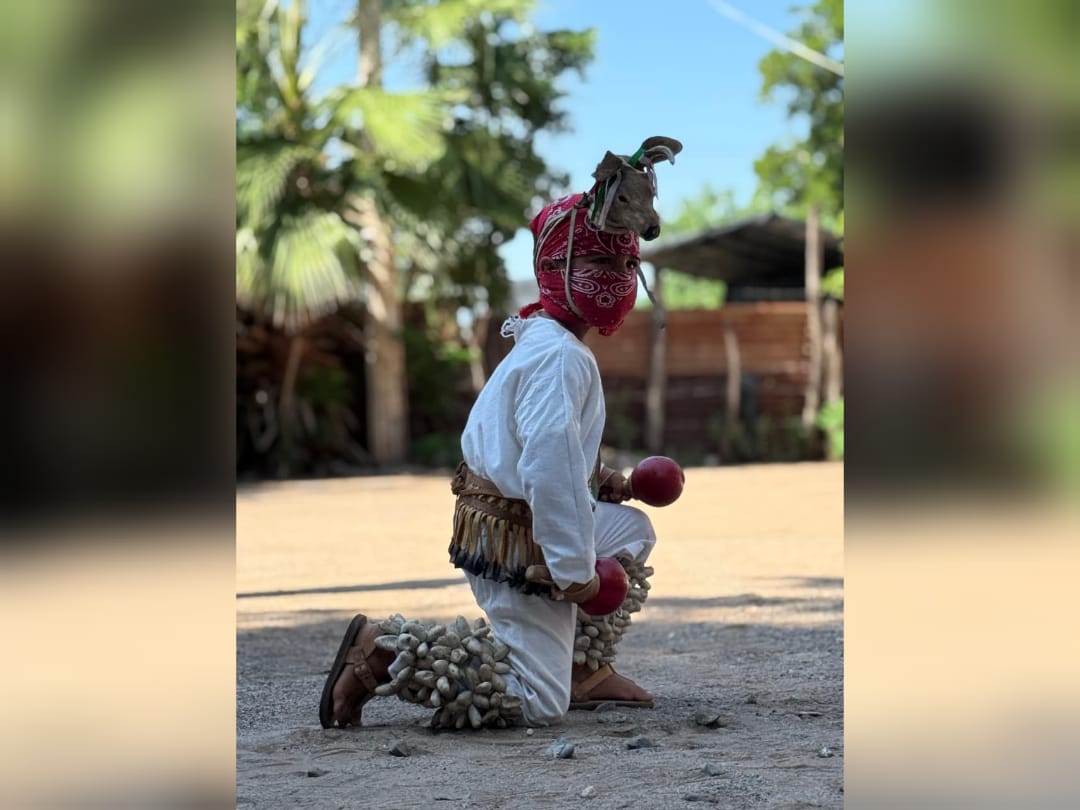 Niño bailando la danza del venado en Angostura