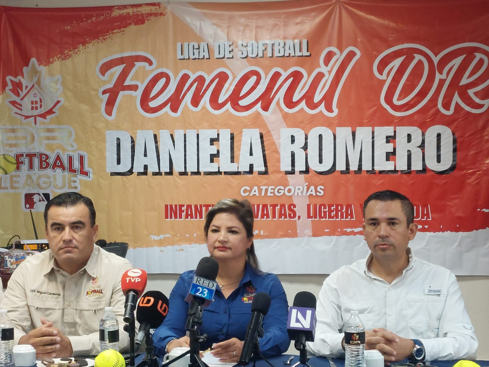 Presentan la Liga de Softbol Femenil DR Daniela Romero en Ahome