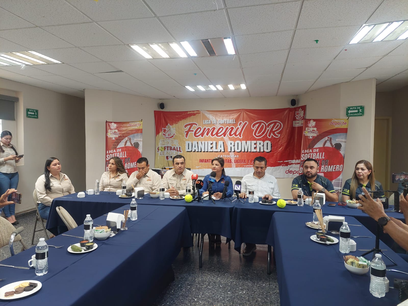 Presentan la Liga de Softbol Femenil DR Daniela Romero en Ahome