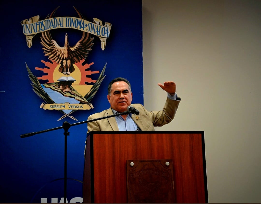 Rector Jesús Madueña Molina se reúne con el Colegio de Directores