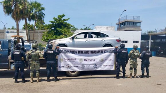 ¡Fue robado en otro estado! Aseguran un Jetta con daños en carrocería en Navolato