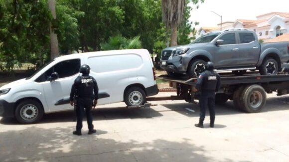 ¡Son robados! Hallan 5 carros y una moto dentro del residencial Montecarlo en Culiacán