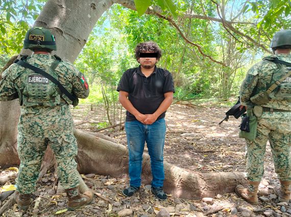 Sujeto es detenido con armas y vehículos durante operativo en Elota