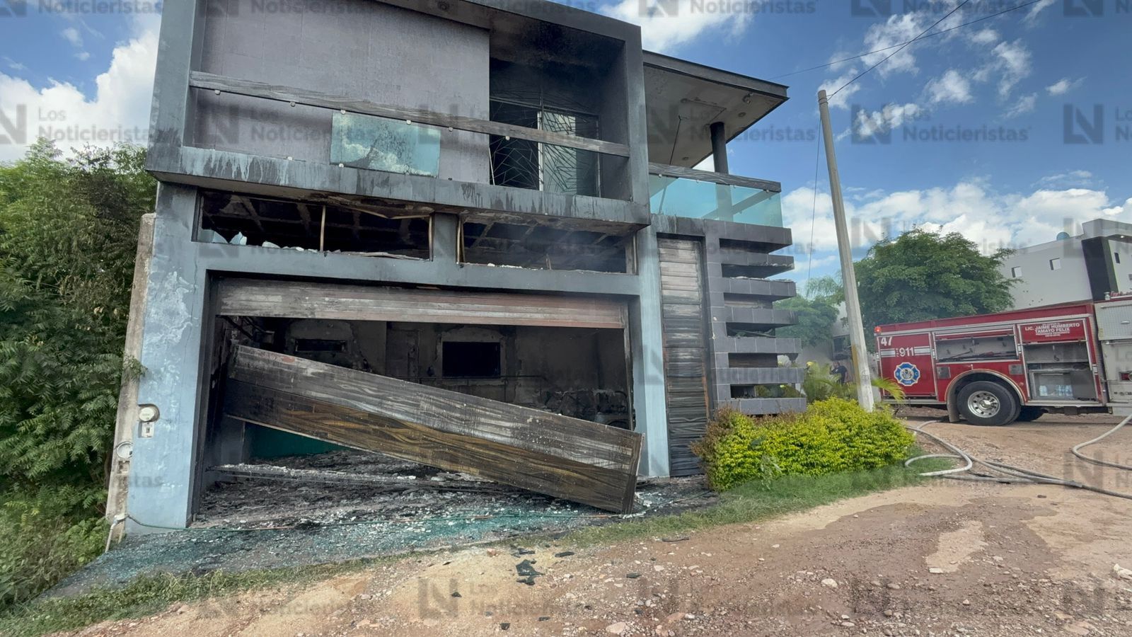 Tirotean, vandalizan y le prenden fuego a dos viviendas al norte de Culiacán