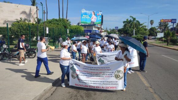Sheinbaum prometió echar atrás la reforma de jubilaciones y pensiones 2025: Trabajadores del IMSS en Mazatlán