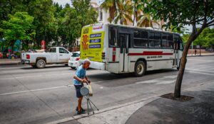 Presentan iniciativa en el Congreso para que transporte público sea gratuito para adultos mayores en Sinaloa