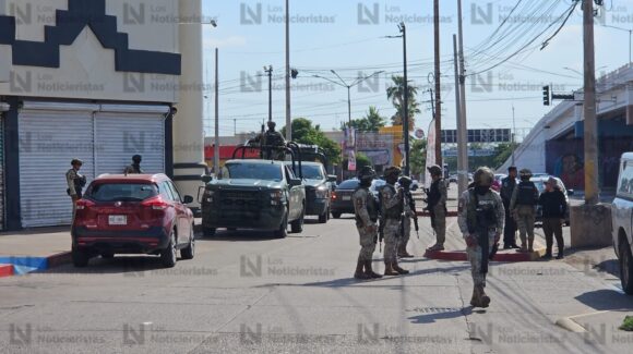 Tras balacera y despojo de pertenencias balean una camioneta en Culiacán
