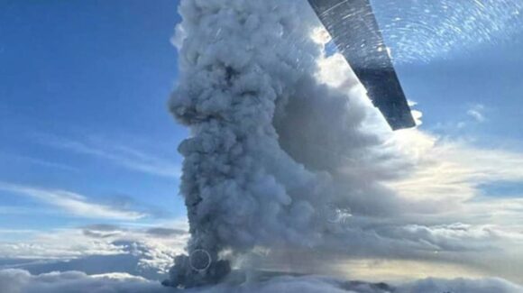 El volcán Krasheninnikov entra en erupción tras 600 años de silencio, días después del sismo de 8.8 en Rusia