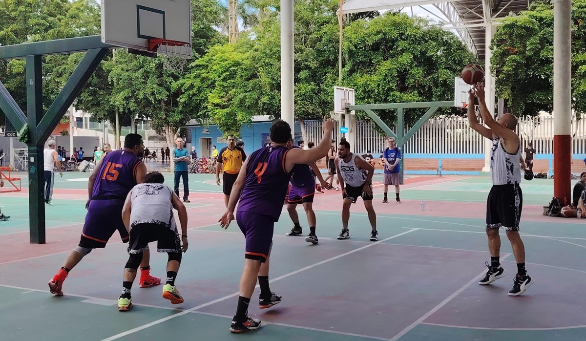 Academia Leones es tricampeón de la Liga Oficial de Baloncesto de Veteranos